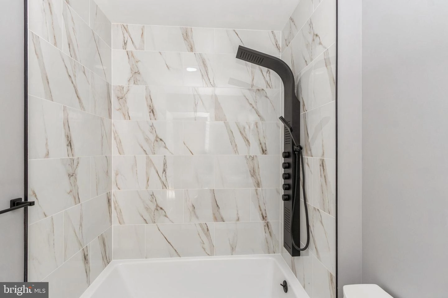 Bath - 36 E Linwood Ave, Maple Shade, NJ 08052 photo 2 of 2