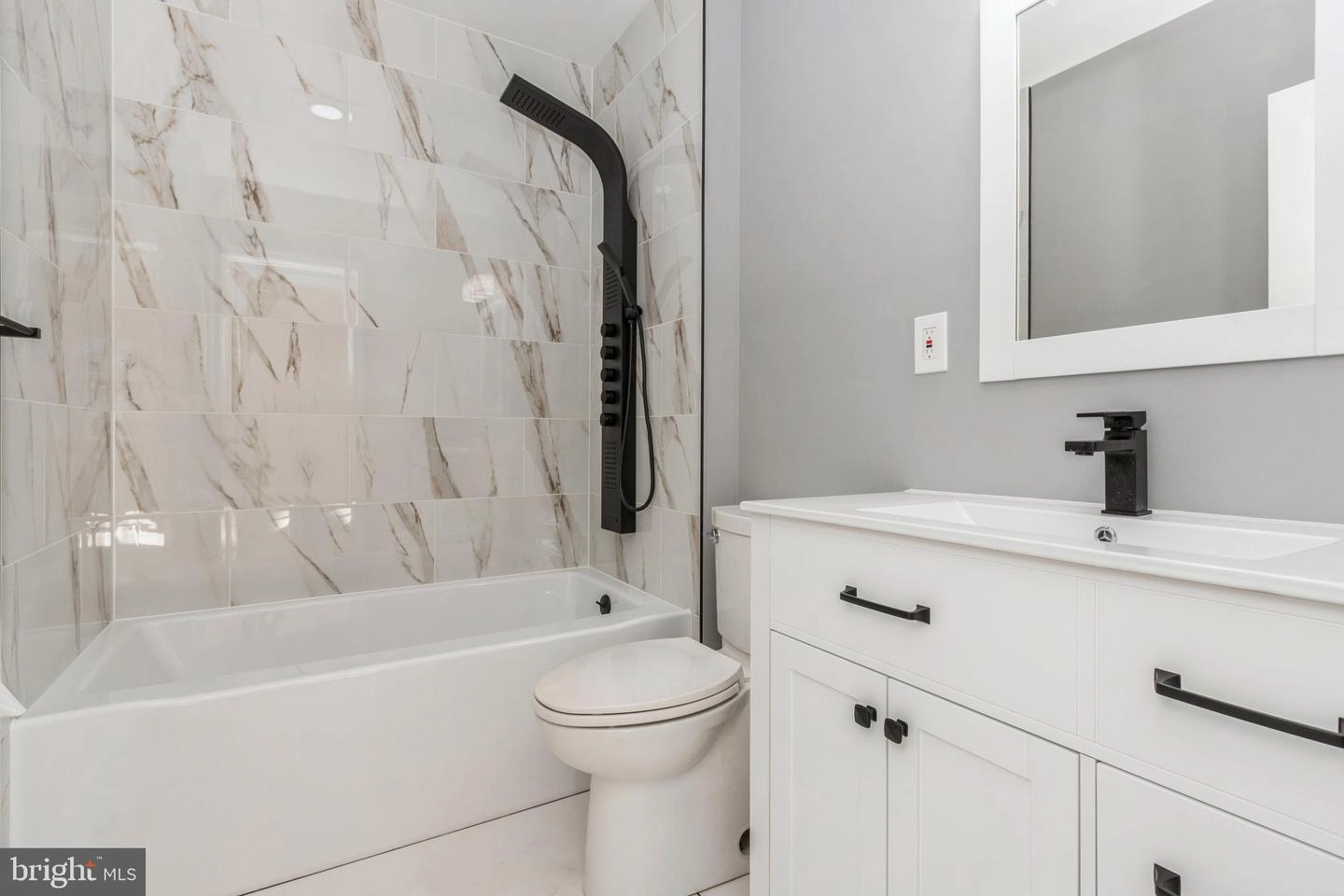 Bath - 36 E Linwood Ave, Maple Shade, NJ 08052 photo 1 of 2