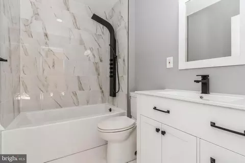 Bath - 36 E Linwood Ave, Maple Shade, NJ 08052 photo 1 of 2