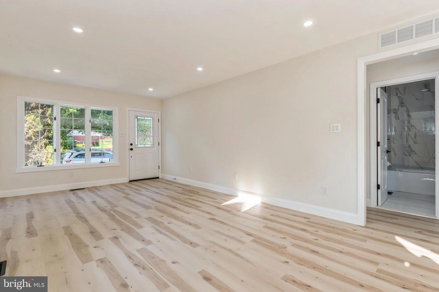 Living - 36 E Linwood Ave, Maple Shade, NJ 08052 photo 4 of 4