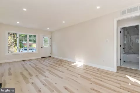 Living - 36 E Linwood Ave, Maple Shade, NJ 08052 photo 4 of 4