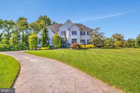 6 Amberwood Ln, Lumberton, NJ 08048