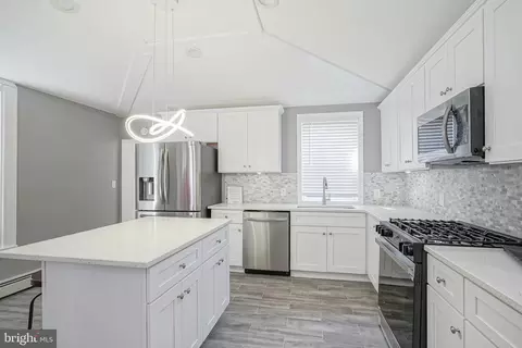 102 Thompson St, Burlington, NJ 08016