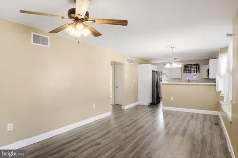 Living - 18 Cherry Ave, Maple Shade, NJ 08052 photo 2 of 4