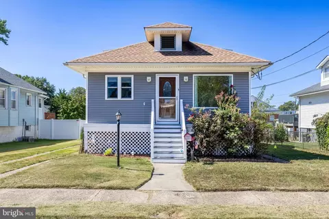 18 Cherry Ave, Maple Shade, NJ 08052