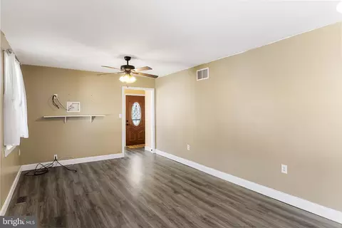 Living - 18 Cherry Ave, Maple Shade, NJ 08052 photo 3 of 4