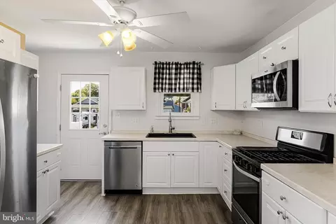 Kitchen - 18 Cherry Ave, Maple Shade, NJ 08052 photo 2 of 4