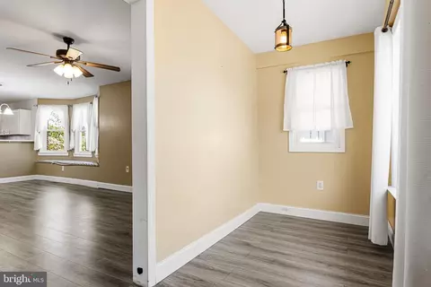 Entry Way - 18 Cherry Ave, Maple Shade, NJ 08052 photo 1 of 2