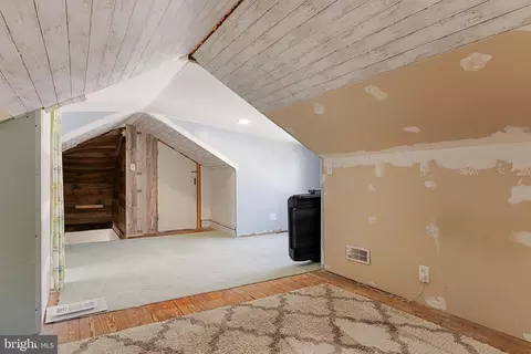 Entry Way - 18 Cherry Ave, Maple Shade, NJ 08052 photo 2 of 2