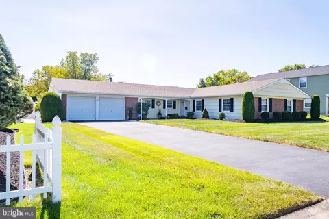251 Tiffany Ln, Willingboro, NJ 08046