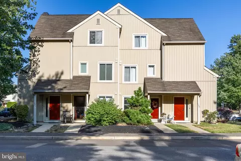 139 Woodlake Dr, Marlton, NJ 08053