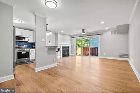 308 Woodhollow Dr, Marlton, NJ 08053