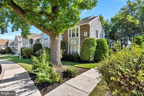 226 B Thornwood Dr, Mount Laurel, NJ 08054