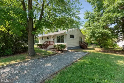 406 Veterans Dr, Palmyra, NJ 08065