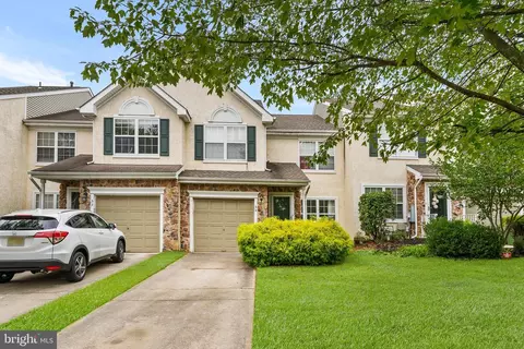 55 Hearthstone Ln, Marlton, NJ 08053