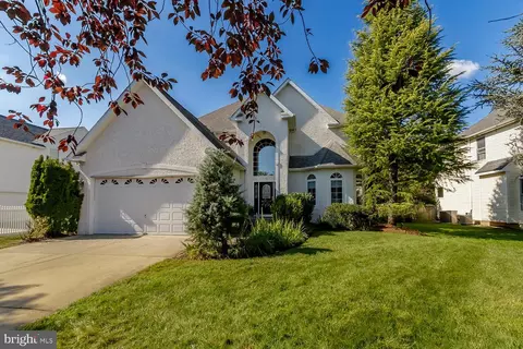 3 Tara Dr, Mount Laurel, NJ 08054