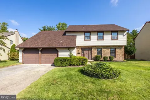 2 Juniper Dr, Mount Laurel, NJ 08054
