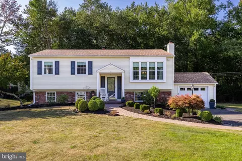 3 W Raymond Dr, Medford, NJ 08055