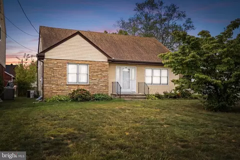 20 Pine Ave, Bordentown, NJ 08505