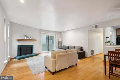 25 S Church Rd #52, Maple Shade, NJ 08052