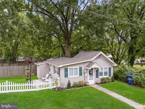 16 Emerson Ave, Moorestown, NJ 08057
