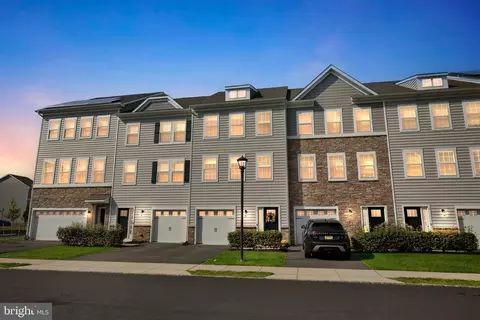 5 Ravenna Ln, Mount Laurel, NJ 08054