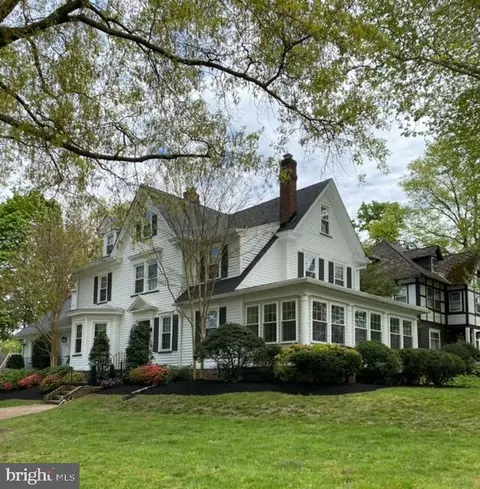 801 Thomas Ave, Riverton, NJ 08077