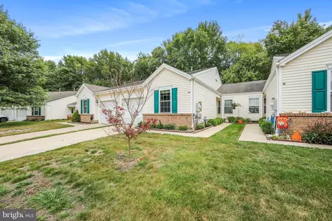 10 Bittersweet Pl, Mount Laurel, NJ 08054