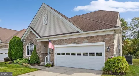12 Mitchell Ct, Marlton, NJ 08053