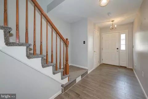 Entry Way - 147 Castleton Rd, Delran, NJ 08075 photo 3 of 5