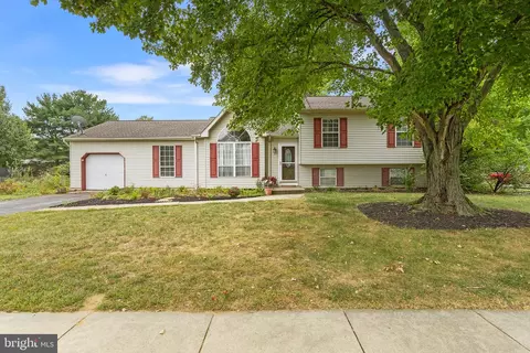 2 Carey Cir, Burlington, NJ 08016