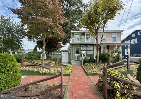 514 Chestnut St, Florence, NJ 08518