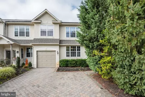 59 Heron Pointe Ct, Marlton, NJ 08053