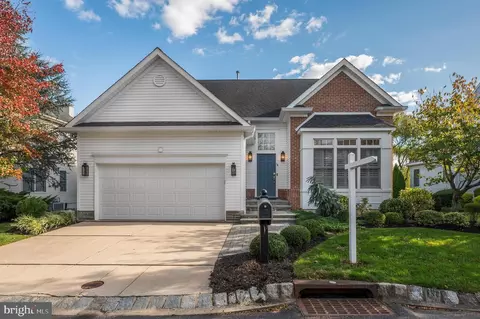 14 Your Host Cir, Cinnaminson, NJ 08077