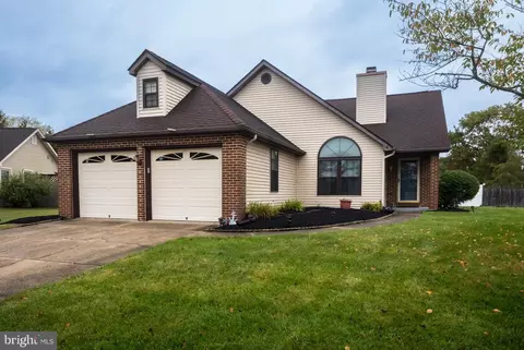 4 Birchwood Dr, Marlton, NJ 08053