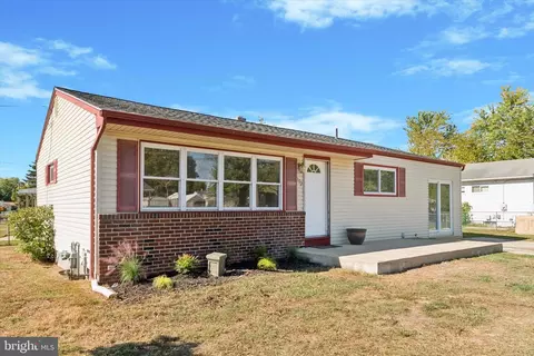 202 Canary Ln, Mount Holly, NJ 08060