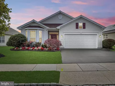 40 Vandevere Ln, Columbus, NJ 08022