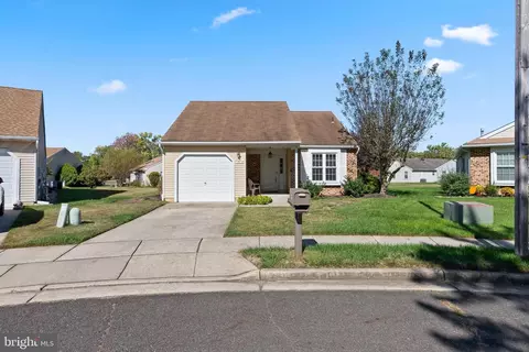22 Danville Ct, Mount Laurel, NJ 08054
