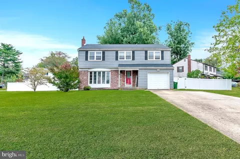 6 Arrowhead Dr, Marlton, NJ 08053