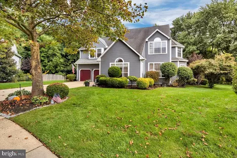 16 Edinburgh Ct, Mount Laurel, NJ 08054