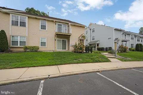 2108 Sedgefield Dr # B, Mount Laurel, NJ 08054