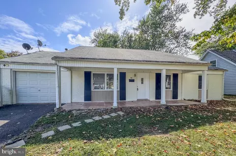 60 Enfield Ln, Willingboro, NJ 08046