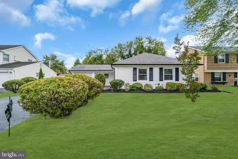 38 Pembrook Ln, Willingboro, NJ 08046