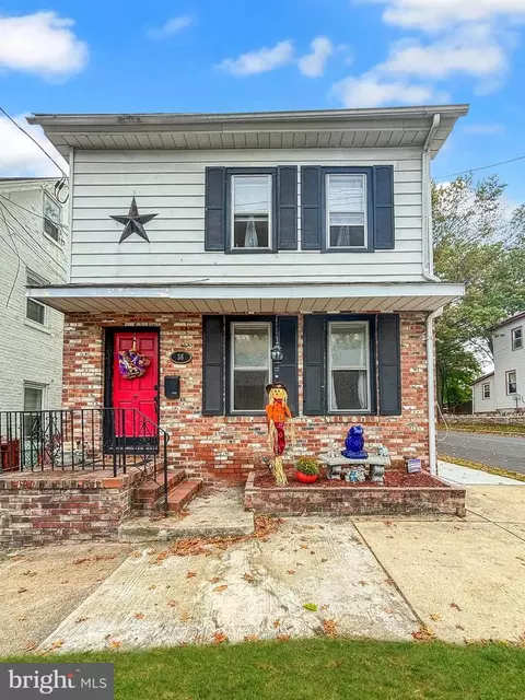 36 Hanover St, Pemberton, NJ 08068