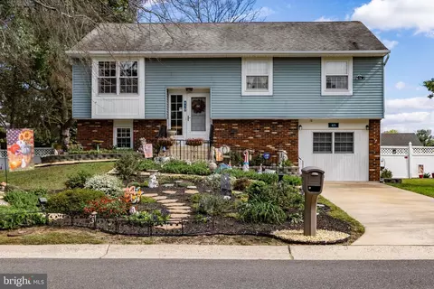 419 Apple Rd, Edgewater Park, NJ 08010