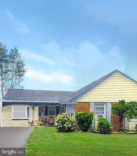 20 Myrtlewood Ln, Willingboro, NJ 08046