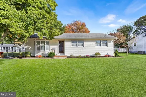 726 Walnut St, Florence, NJ 08518