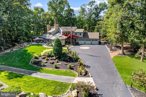 7 Cortland Shire Dr, Moorestown, NJ 08057