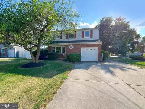 901 Woodlane Rd, Beverly, NJ 08010