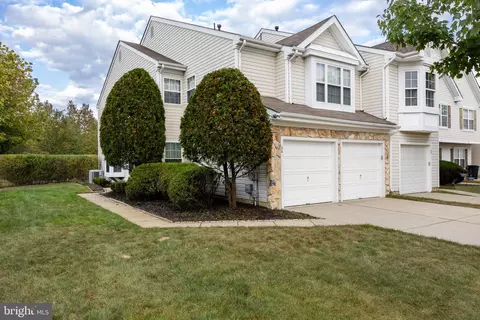 26 Buckingham Way, Mount Laurel, NJ 08054